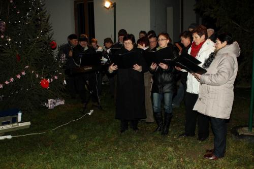 Zpívání u&nbsp;vánočního stromku (22. 12.&nbsp;2013)